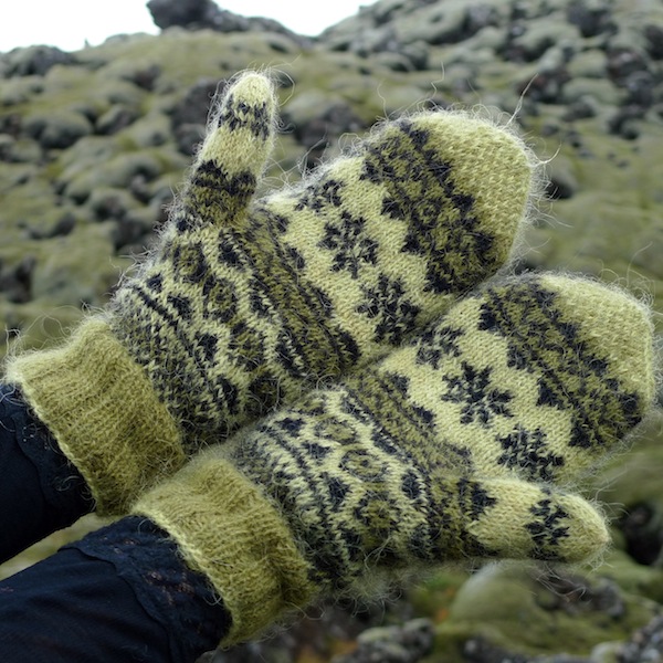 Mosi Mittens traditional Icelandic stranded mittens knitted with Gryla Icelandic yarn (2)