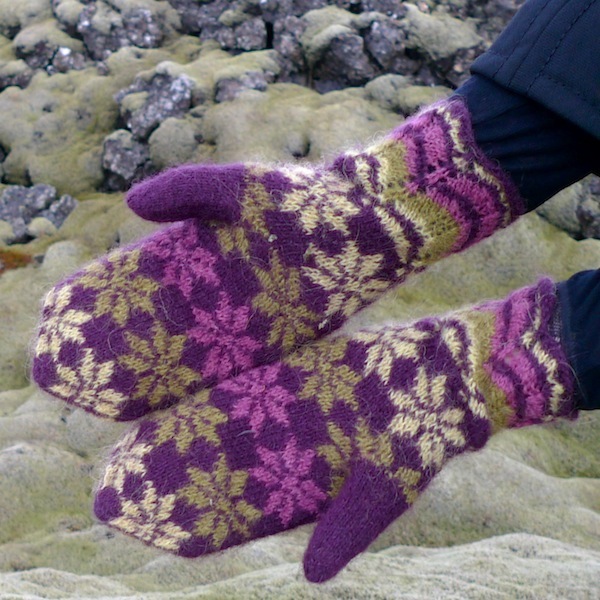 Rosir, traditional Icelandic mittens knitted with Gryla Icelandic yarn (2)