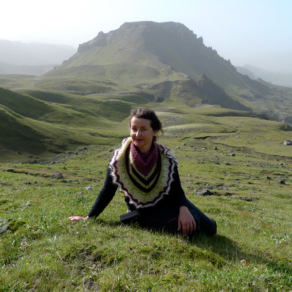 Icelandic Spring shawl Gryla purple